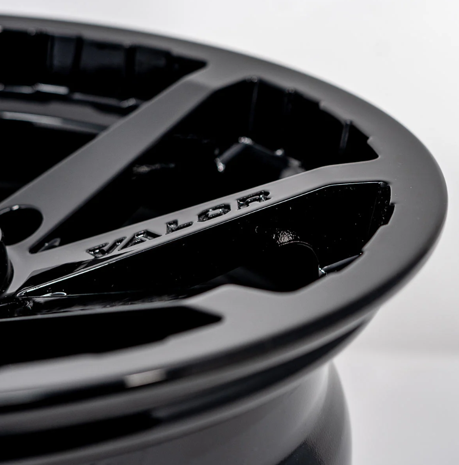V01 15X7 +15MM 4X156 GLOSS BLACK